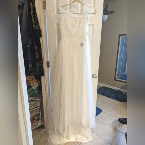 NWT Chi Chi London Wedding Dress - Picture 4 of 6